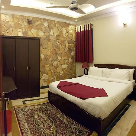 Triple One Hotel Abbottabad Exterior foto