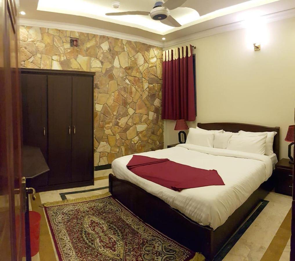 Triple One Hotel Abbottabad Exterior foto